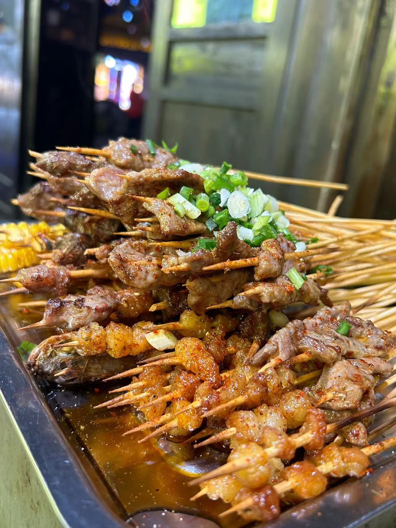 加盟烧烤店多少钱？2025年开一家“网红烧烤店”真实成本大起底！(图1)